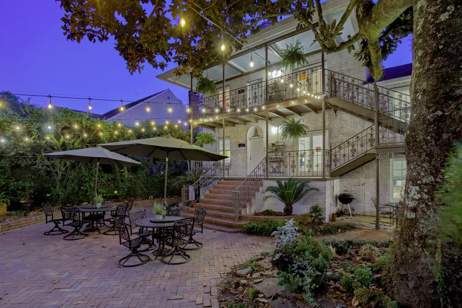 Courtyard Entrance to Jubilee Suites in Fairhope,AL